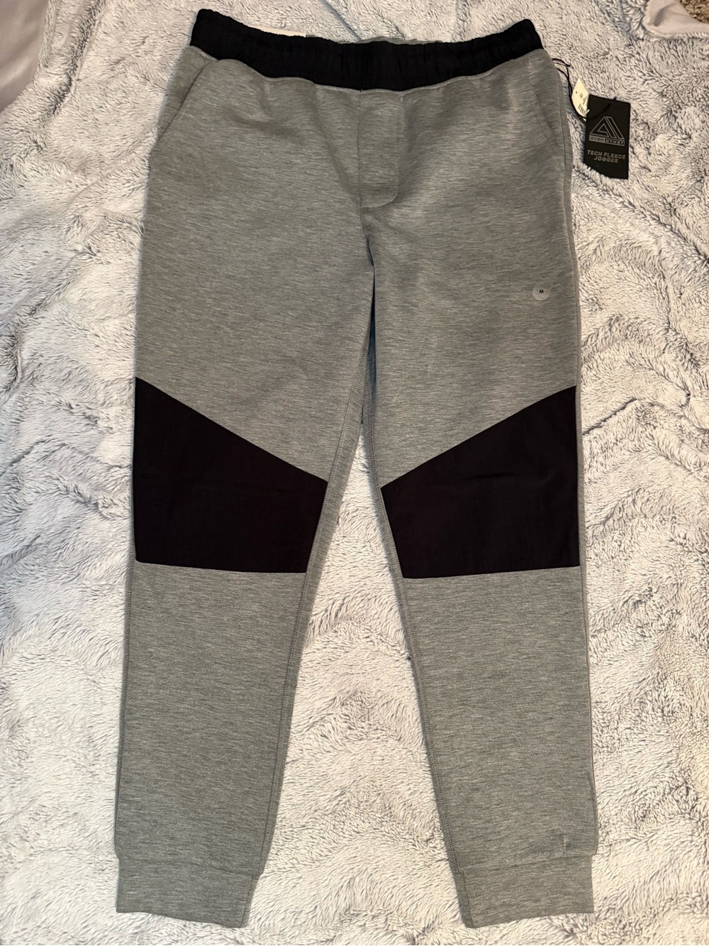 Aero MVMNT Tech Fleece Joggers Gray with black trim size medium